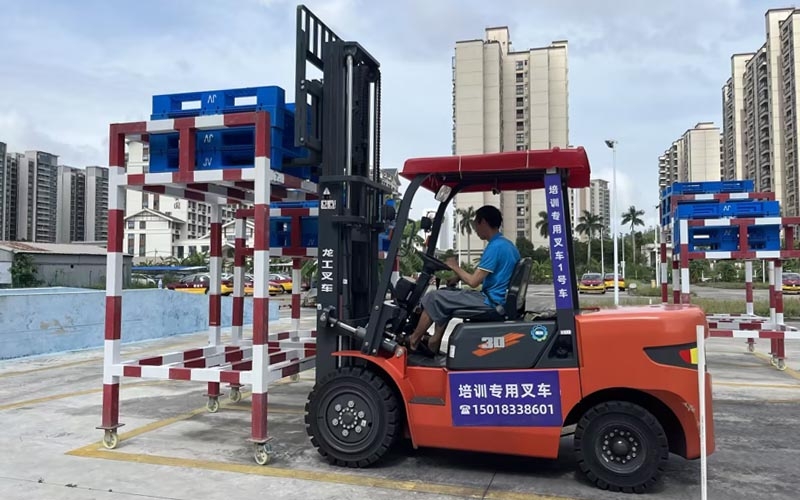 叉車司機實操訓練場一角